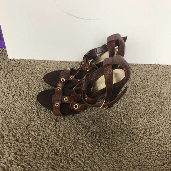 Heels - Picture 2 of 3